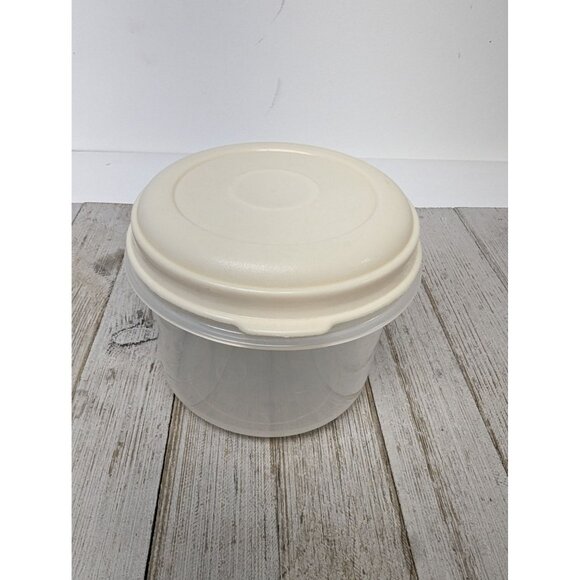 Vintage Rubbermaid Servin Saver #7 Round 3 Cups Food Container Almond Lid - Picture 1 of 8